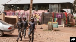 Des Casques bleus de l'ONU patrouillent au Mali après un attentat dans une discothèque, le 7 mars 2015.