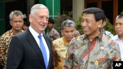 AQSh Mudofaa vaziri Jim Mattis Indoneziyada