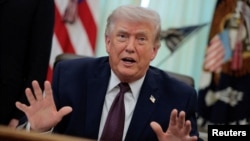 资料照片：唐纳德·特朗普总统在白宫椭圆形办公室举行的关于邮寄选票的行政命令签署仪式上发表讲话。(2026年3月31日)