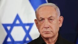 Perdana Menteri Israel Benjamin Netanyahu menghadiri konferensi pers di pangkalan militer Kirya di Tel Aviv, Israel, 28 Oktober 2023. (Foto: Abir Sultan/Pool Photo via AP)