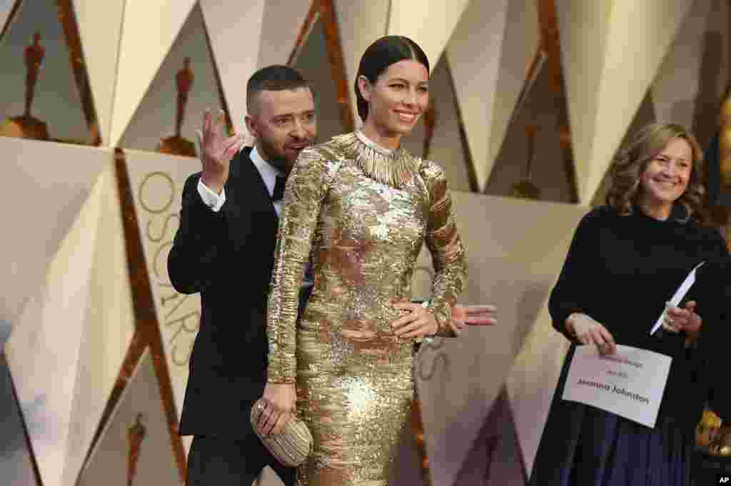 Justin Timberlake, left, and Jessica Biel arrive at the Oscars on Sunday, Feb. 26, 2017, at the Dolby Theatre in Los Angeles.