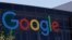 Google habría informado que la inteligencia rusa pagó por estos anuncios para influir en la campaña presidencial de 2016 en Estados Unidos.