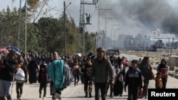 FILE - Palestinians fleeing Khan Younis, due to the Israeli ground operation, amid the ongoing conflict between Israel and the Palestinian Islamist group Hamas, move towards Rafah, in the southern Gaza Strip, January 25, 2024.