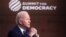 조 바이든 미국 대통령이 9일 워싱턴 국무부 건물에서 민주주의 정상회의를 개최했다.
