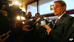 El senador Robert Menéndez es uno de los demócratas más influyentes en el Congreso y reemplaza a John Kerry como presidente del comité de relaciones exteriores.