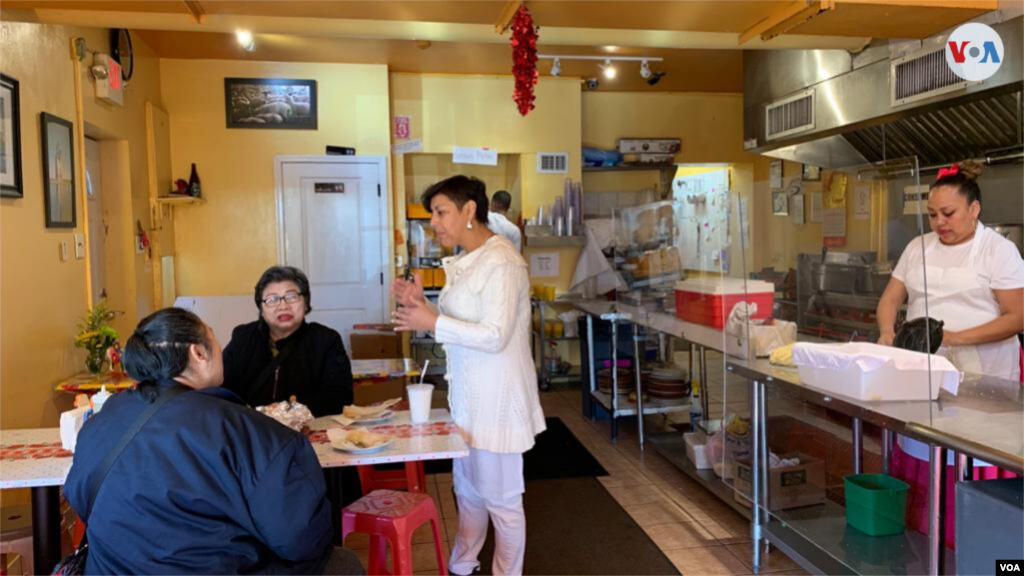 A Cristina Martínez se le ve trabajar cada día en su South Philly Barbacoa. (Foto: Rosa Tania Valdés)