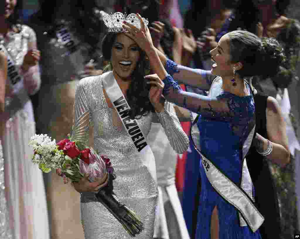 Miss Universe 2012 Olivia Culpo, from the United States, right, places the crown on Miss Venezuela Gabriela Isler during the 2013 Miss Universe pageant in Moscow, Russia, Nov. 9, 2013. 