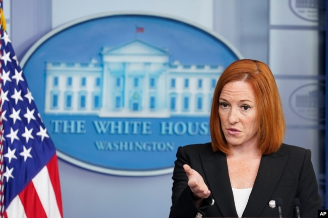 La secretaria de Prensa de la Casa Blanca, Jen Psaki, habla durante la sesión informativa diaria en la Casa Blanca en Washington, el martes 20 de julio de 2021 (AP Photo / Susan Walsh).