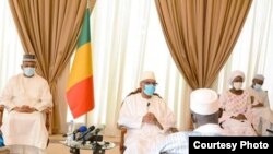 Le président du Mali, Ibrahim Boubacar Keita, rencontre les chefs religieux en juin 2020 au palais présidentiel de Koulouba à Bamako, au Mali.