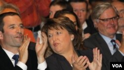 Kandidat Presiden Partai Sosialis, Martine Aubry (tengah) akan berhadapan dengan Francois Hollande dalam jajak pendapat minggu ini (foto:dok).