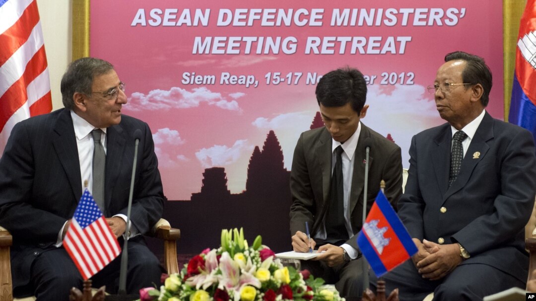 U.S. Defense Secretary Leon Panetta, left, speaks with Cambodian Defense Minister Tea Banh, right, in Siem Reap, Cambodia, November 16, 2012.