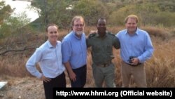 Douglas Griffiths, Sean Carroll, Mateus Mutemba, Park Warden e Greg Carr
