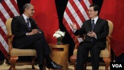 Los presidentes de Estados Unidos, Barack Obama, y China, Hhu Jintao, se reunieron antes de la cumbre del G-20.