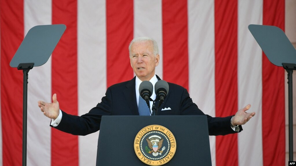 “Demokracia është në rrezik” paralajmëron Presidenti Biden në Ditën e të Rënëve