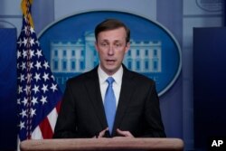 ARCHIVO - El asesor de seguridad nacional Jake Sullivan habla durante una conferencia de prensa en la Casa Blanca, el jueves 4 de febrero de 2021, en Washington. (Foto AP / Evan Vucci)