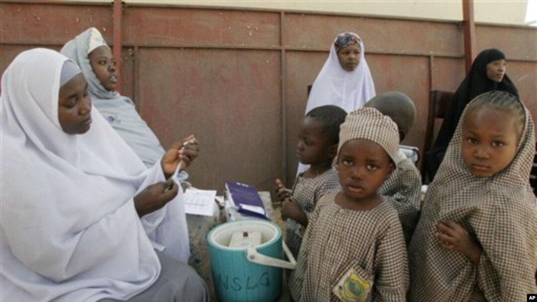 Menurut John Campbell, mantan duta besar Amerika untuk Nigeria, ideologi dan ketidakamanan merupakan faktor penyumbang terhadap meningkatnya polio di Nigeria utara, karena sebagian orang berhaluan fundamentalis mengatakan, vaksin itu bisa mengakibatkan kemandulan atau menyebabkan HIV (foto: Dok).