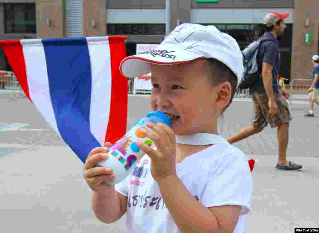 Thai Football fans in Ottawa