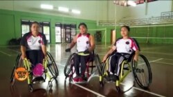وہیل چیئر پر بیٹھ کر بیڈمنٹن کھیلنے والے انڈونیشیا کے کھلاڑی