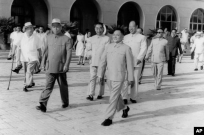 偉人屏風　毛沢東、周恩来、劉少奇、彭徳懐、鄧小平 从国家主席到刘贼到恢复名誉到7常委纪念诞辰的刘少奇(40图)