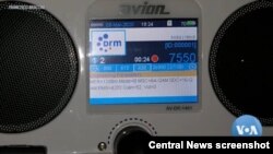 Radio Digital Mondiale, DRM por su siglas en inglés, se puede enviar a través de onda larga o en las frecuencias más altas VHF utilizadas por las emisoras de Frecuencia Modulada.