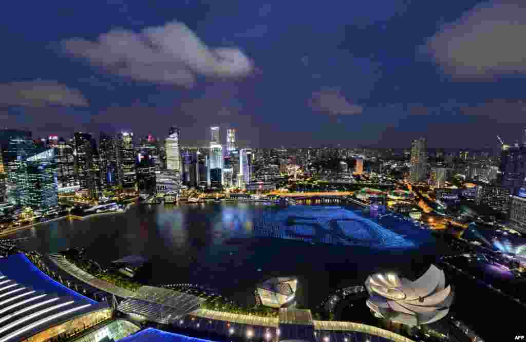 Singapore&#39;s skyline gliters with lights as spheres in the waters of Marina Bay form the number &#39;50&#39; to mark Singapore&rsquo;s 50th anniversary in 2015, ahead of the New Year&#39;s countdown celebrations, Dec. 31, 2014.