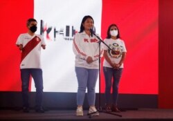 La candidata presidencial Kaeiko Fujimori, de derecha, pidió la calma a los peruanos mientras están los resultados de la elección presidencial del domingo 6 de junio de 2021.