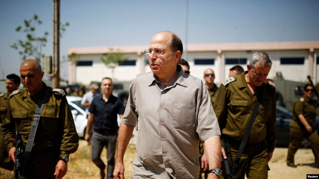 Menhan Israel Moshe Yaalon (tengah) menyatakan tidak akan membiarkan 'isu' mengganggu kesepakatan damai Israel-Mesir (Foto: dok).