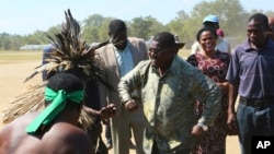 Renamo leader Ossufo Momade, center, performs a dance with locals upon his arrival for a peace accord signing ceremony at Gorongosa National Park, about 170 kilometres from Beira, Mozambique, Thursday, Aug, 1, 2019. 