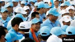 FILE - President of the Cambodian People's Party (CPP) and Cambodia's Prime Minister Hun Sen (C) marches with supporters ahead of elections, in Phnom Penh, Cambodia, July 27, 2018. 