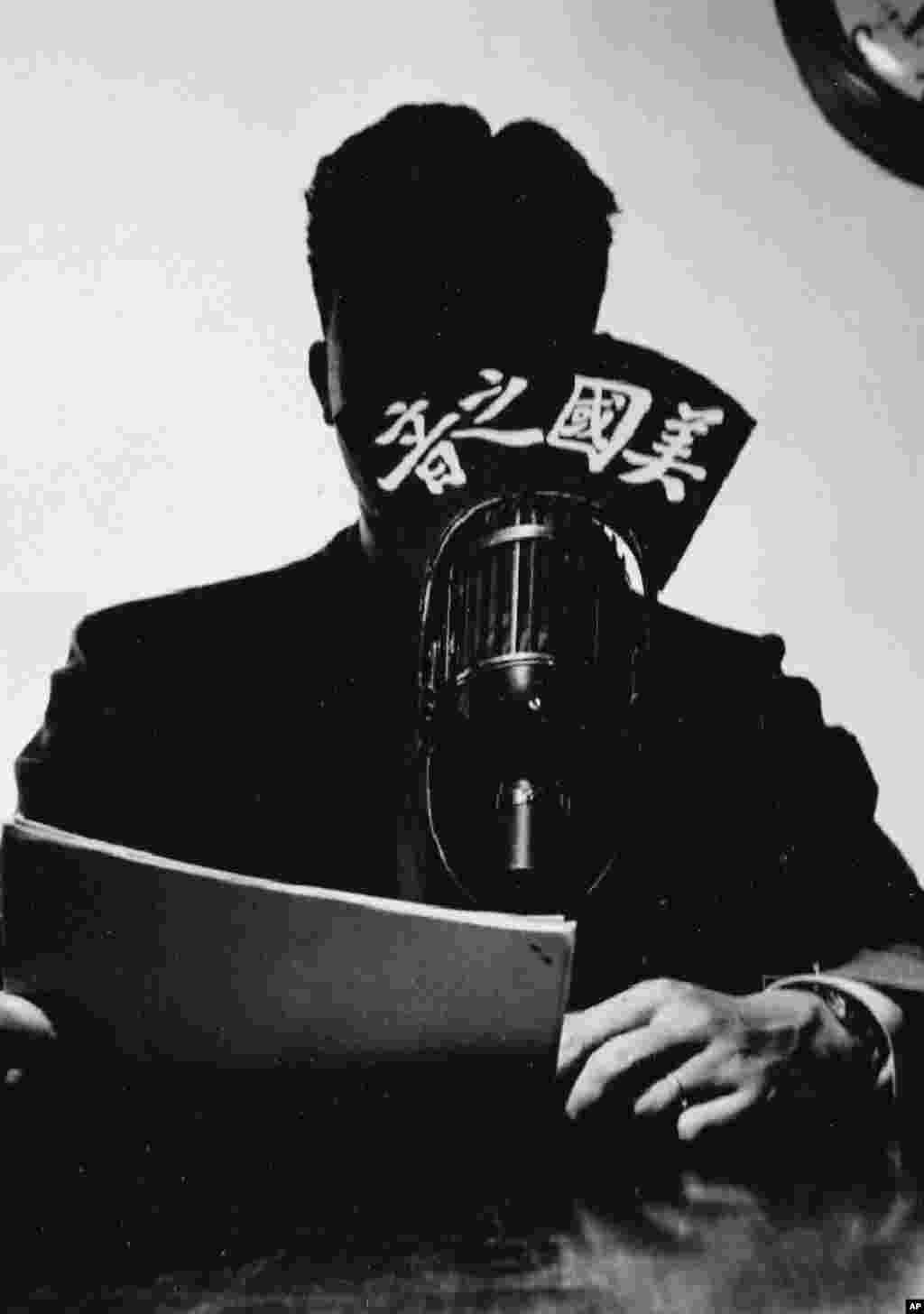 老照片回顾：美国之音中文广播70年