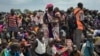 Warga Sudan mengantre untuk mendapatkan bantuan makanan dari badan PBB, Program Pangan Dunia (WFP), di negara bagian Jonglei, Sudan Selatan. (Foto: AFP)