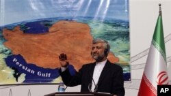 Kepala Perunding Iran, Saeed Jalili, berbicara kepada media usai pertemuan enam negara di Istanbul, Turki (14/4)