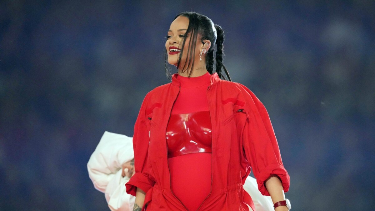 A Pregnant Rihanna Performs Super Bowl LVII Halftime Show: Watch – Rolling  Stone