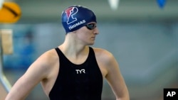 FILE - Transgendered athlete Lia Thomas of the University of Pennsylvania at the NCAA Swimming and Diving Championships, March 17, 2022, in Atlanta. Under FINA's rule, Thomas is not eligible to compete in international event. (AP Photo/John Bazemore)