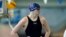 Atlet transpuan Lia Thomas bersiap untuk berkompetisi pada nomor gaya bebas 500 meter di ajang NCAA Swimming and Diving Championships di Georgia Tech, Atlanta, pada 17 Maret 2022. (Foto: AP/John Bazemore)