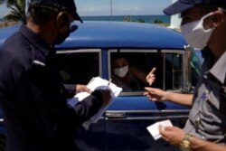 Un rebrote de casos de coronavirus llevó a las autoridades cubanas a endurecer las restricciones de movilidad que incluye el toque de queda a partir del jueves 27 de agosto de 2020.