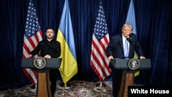 特朗普总统与乌克兰总统泽连斯基在海湖庄园会晤。(2025年12月28日)