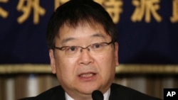 Toshihide Tsuda, a professor at Okayama University, speaks during a press conference at Foreign Correspondents' Club of Japan in Tokyo, Oct. 8, 2015. 