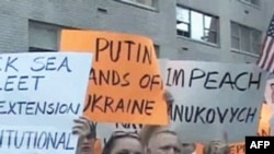 Протест представників української діаспори під час першого візиту президента Віктора Януковича до Сполучених Штатів.