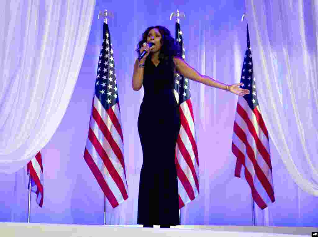 Jennifer Hudson sings as President Barack Obama and first lady Michelle Obama dance together at an Inaugural Ball at the Washington Convention Center, January 21, 2013. 