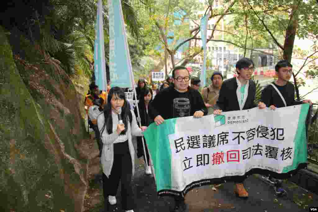 泛民政党游行至礼宾府抗议司法覆核民选议员(海彦拍摄)