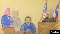 El presunto capo de la droga mexicano, Ismael "El Mayo" Zambada, comparece ante el tribunal después de declararse inocente de los cargos de narcotráfico en Estados Unidos, en El Paso, Texas, Estados Unidos, el 1 de agosto de 2024, en este boceto de la corte.