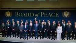 特朗普总统与世界各国领导人以及和平委员会的创始成员在唐纳德·特朗普和平研究所合影。(2026年2月19日)