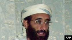 Tổ chức SITE chuyên giám sát các hoạt động của al-Qaida phổ biến một băng video cho thấy Anwar al-Awlaki, một giáo sĩ Hồi giáo người Mỹ mà người ta tin là đang ẩn náu ở Yemen
