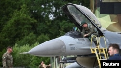 Винищувач F-16 ВПС США під час виставки International Aerospace Exhibition ILA у Берліні, 4 червня 2024. REUTERS/Annegret Hilse
