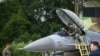 Пілот залишає кабіну F-16 після польоту. Фото: Reuters/Annegret Hilse