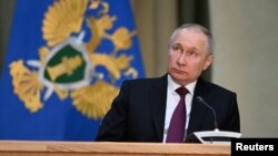 El presidente ruso, Vladimir Putin, asiste a una reunión del colegio de la oficina del Fiscal General en Moscú, Rusia, el 15 de marzo de 2023.