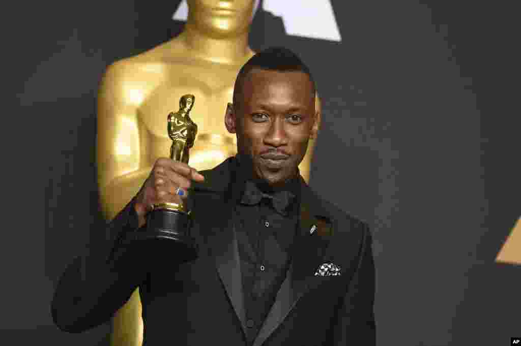 Hotunun Bikin Gasar Oscar Ta Fina-Finan Hollywood &quot;Oscars 2017&quot;, Fabrairu 27, 2017 Mahershala Ali.