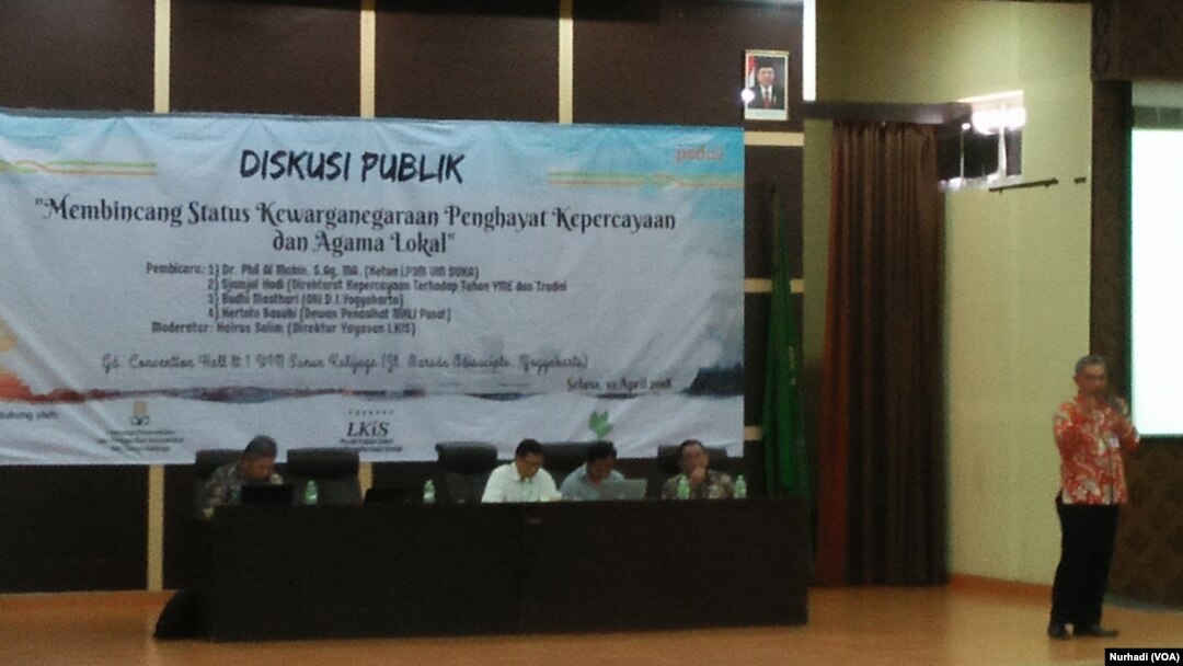 Diskusi Publik mengenai status kewarganegaraan penghayat kepercayaan dan agama lokal di UIN Suka Yogyakarta, Selasa, 10 April 2018. (Foto: VOA/Nurhadi)