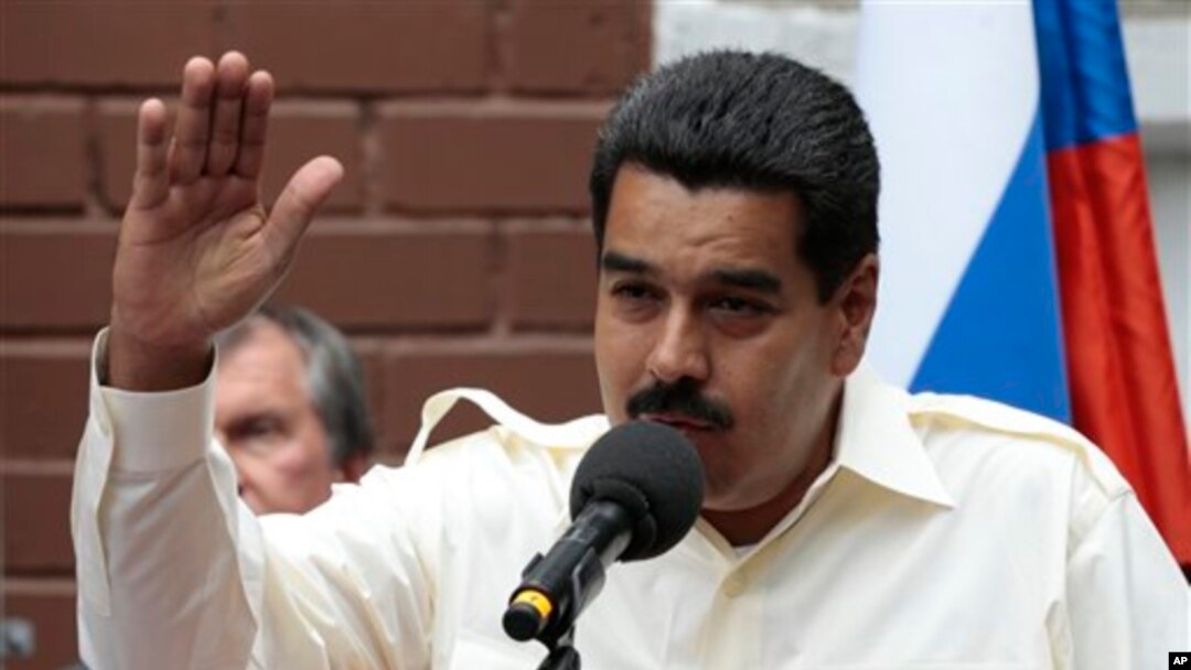 Tổng thống Venezuela Nicolas Maduro hôm thứ 6 nói rằng ông quyết định dành cho ông Snowden quy chế 'tỵ nạn nhân đạo' để bảo vệ cho ông này trước “sự bách hại” của Mỹ
